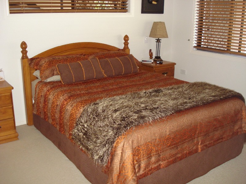 4 Weatherley Avenue, Mermaid Waters QLD 4218