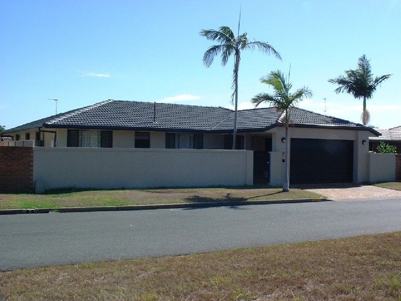 4 Weatherley Avenue, Mermaid Waters QLD 4218