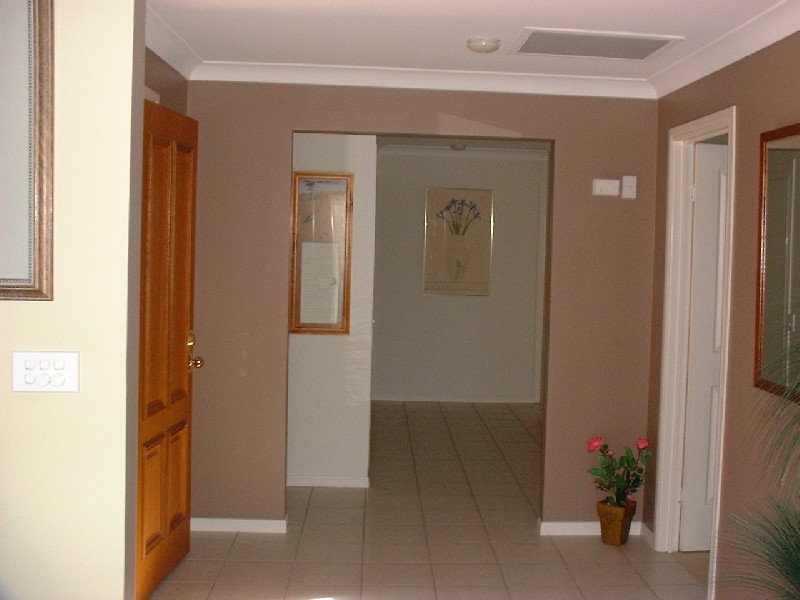 4 Weatherley Avenue, Mermaid Waters QLD 4218