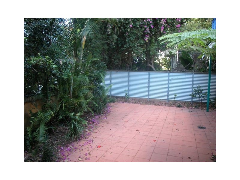 3/3  Winston Street, Kirra QLD 4225