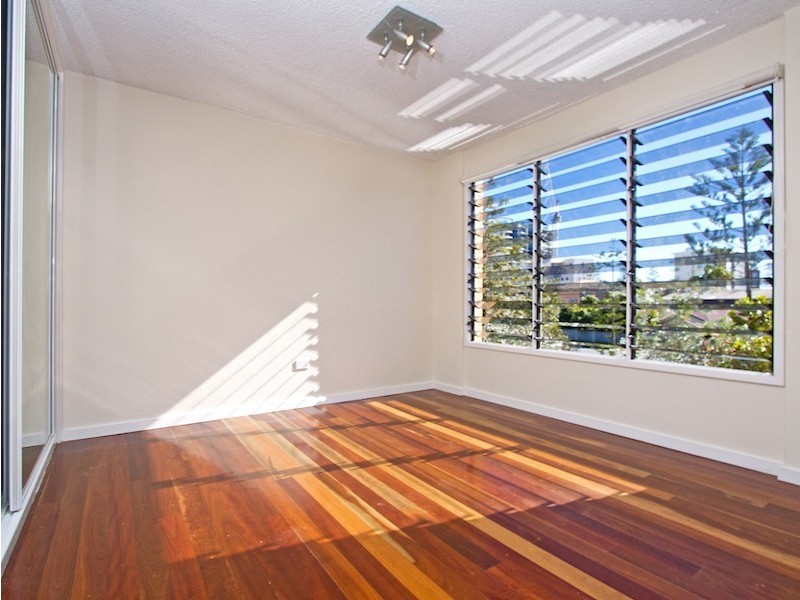 8/7 Coolangatta Road, Kirra QLD 4225