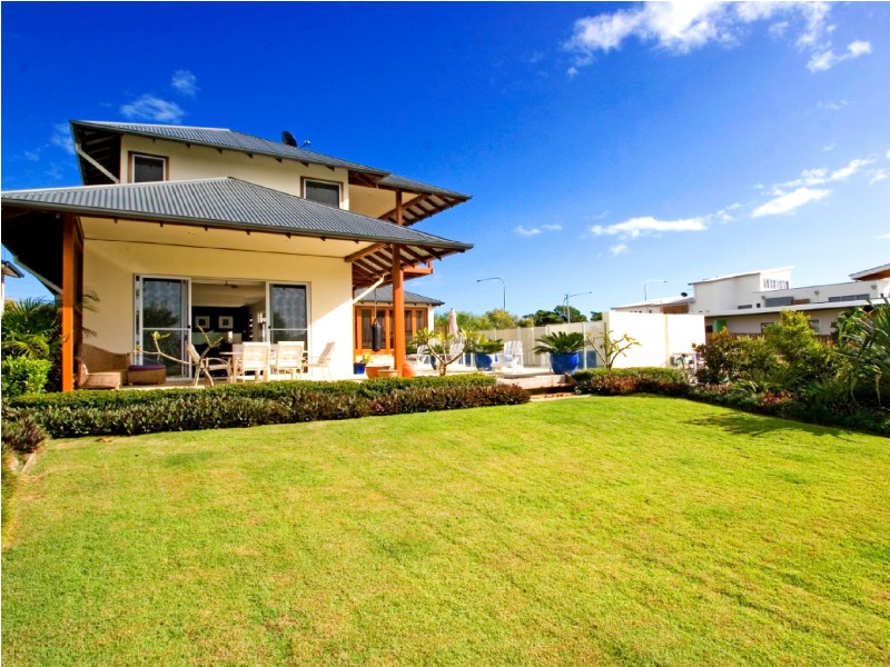 4 Beachcomber Cove, Casuarina NSW 2487