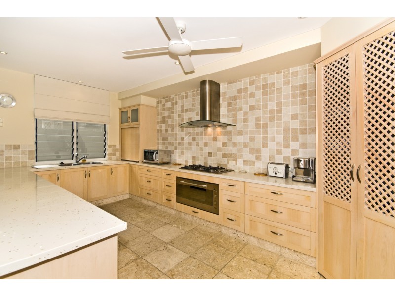 55 Jefferson Lane, Palm Beach QLD 4221