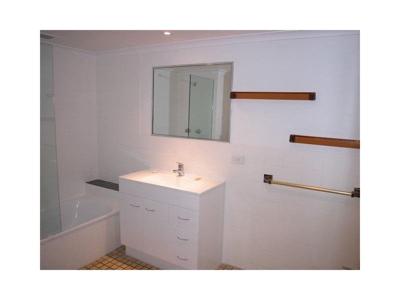 8/6 Haig Street, Kirra QLD 4225