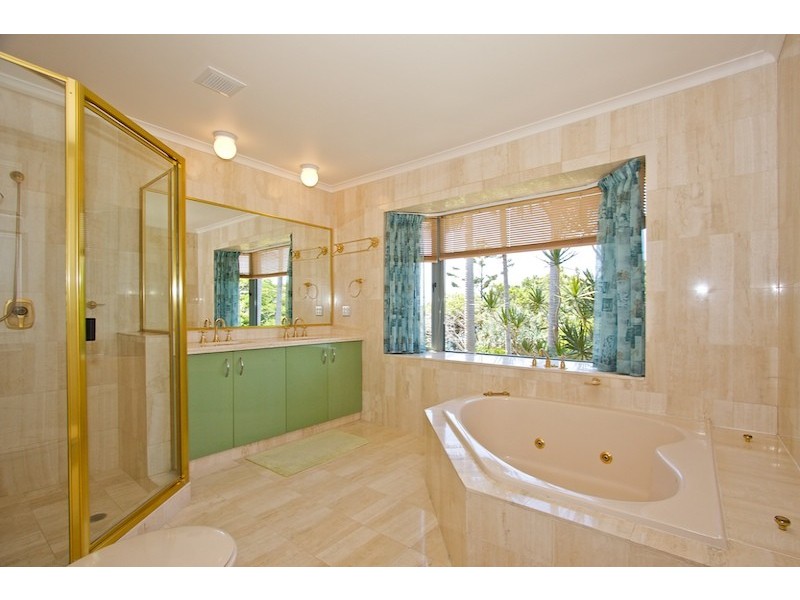 2/3 Island Drive (the Anchorage), Tweed Heads NSW 2485