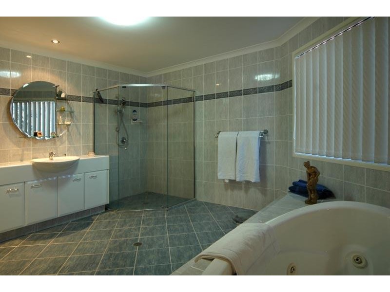 32 Daintree Close, Banora Point NSW 2486