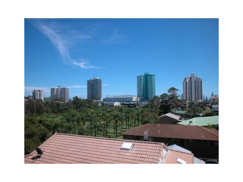 8/5 Carmichael Close, Coolangatta QLD 4225
