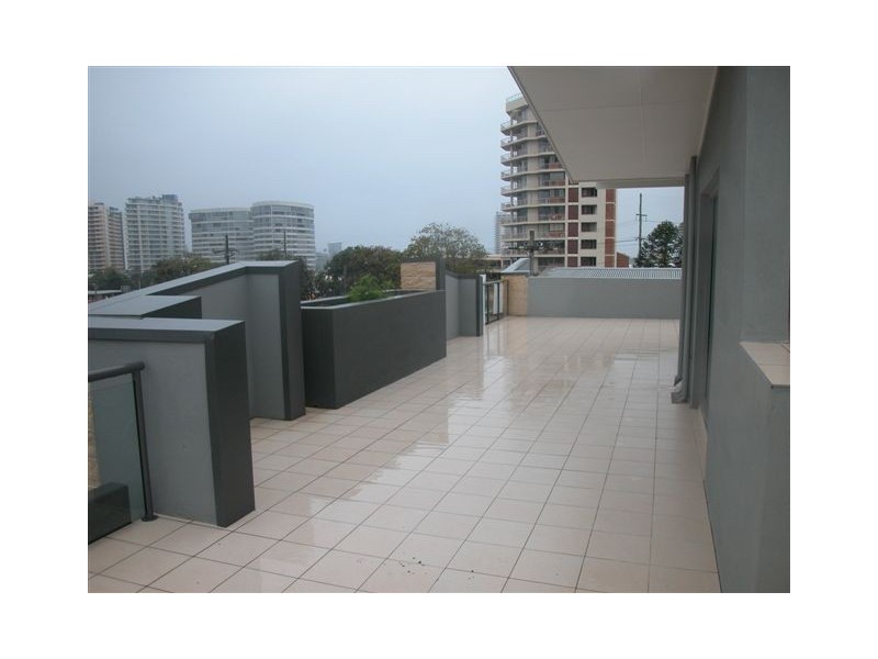 8/5 Carmichael Close, Coolangatta QLD 4225