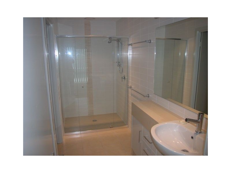 8/5 Carmichael Close, Coolangatta QLD 4225