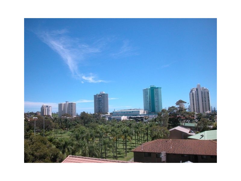 8/5 Carmichael Close, Coolangatta QLD 4225