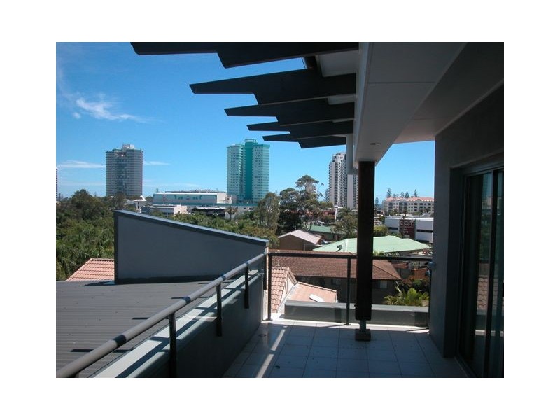 8/5 Carmichael Close, Coolangatta QLD 4225
