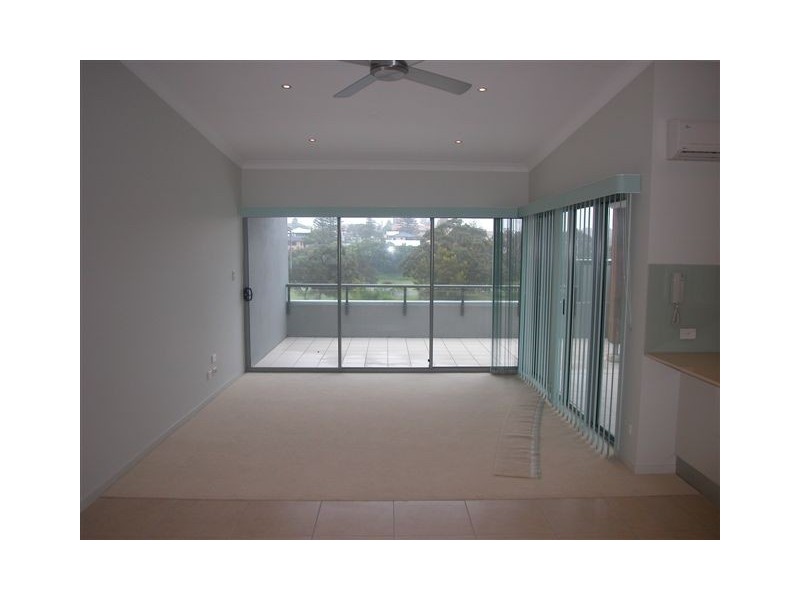 8/5 Carmichael Close, Coolangatta QLD 4225