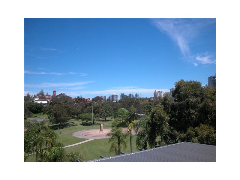 8/5 Carmichael Close, Coolangatta QLD 4225
