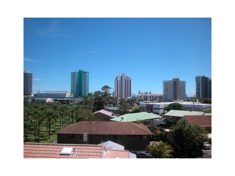 8/5 Carmichael Close, Coolangatta QLD 4225