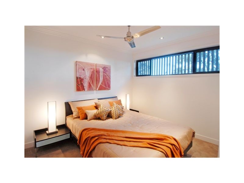 8 Sanctuary Crest, Currumbin QLD 4223