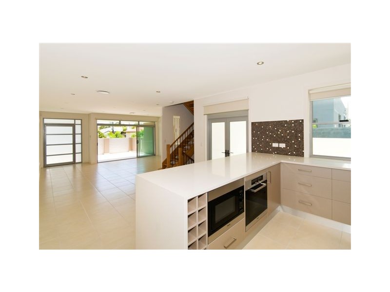 1-4 Bardon Ave, Miami QLD 4220