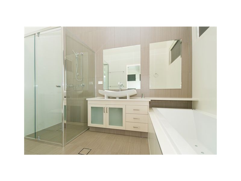 1-4 Bardon Ave, Miami QLD 4220