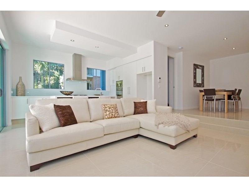 2/9 South Street, Kirra QLD 4225