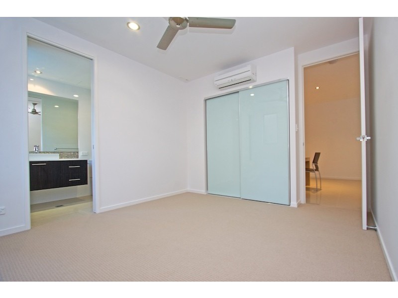 2/9 South Street, Kirra QLD 4225