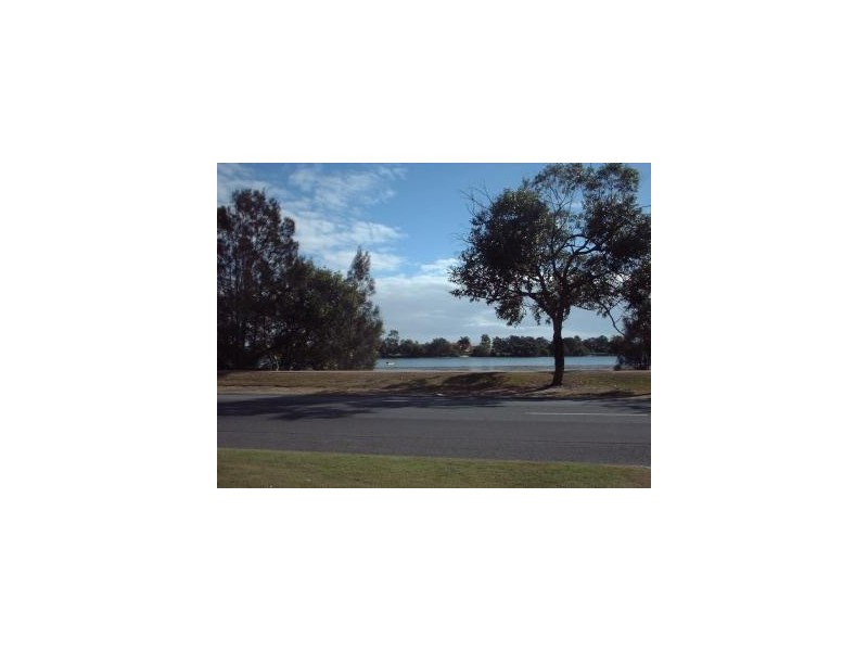 2/42 Drydock Road, Tweed Heads South NSW 2486