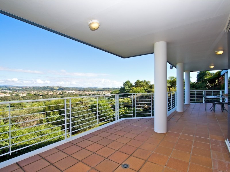 15 Castlecrag Avenue, Banora Point NSW 2486