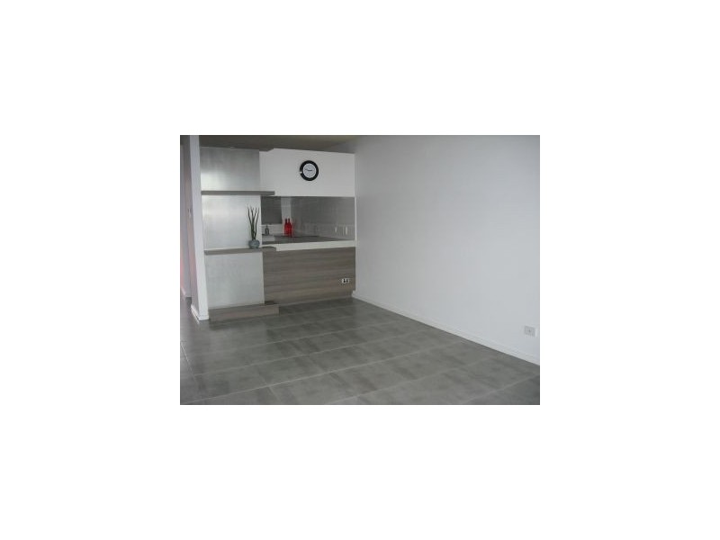 2/21 Dixon Street, Coolangatta QLD 4225