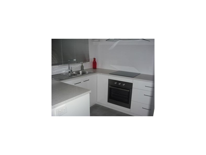 2/21 Dixon Street, Coolangatta QLD 4225