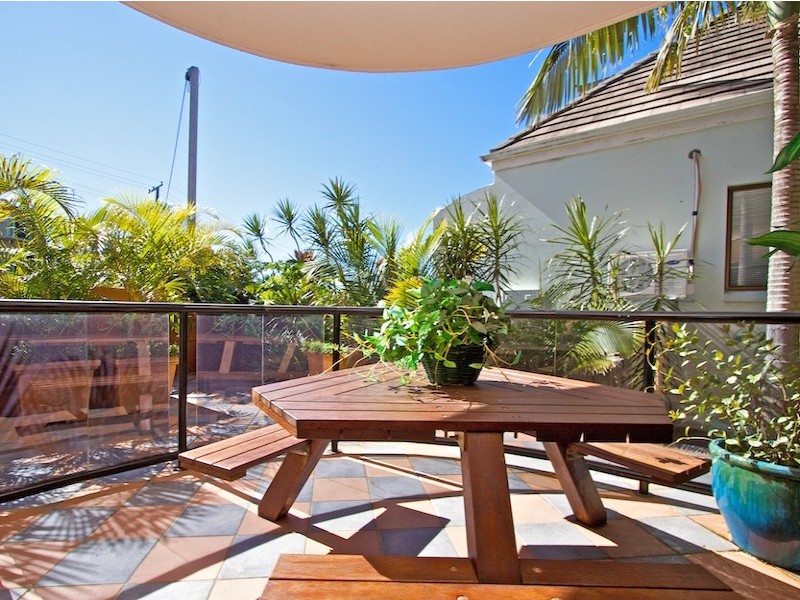 CASA COLINA Unit 1 – 38 Tweed St, Coolangatta QLD 4225