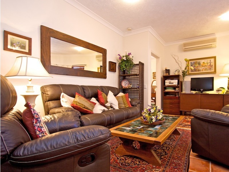 CASA COLINA Unit 1 – 38 Tweed St, Coolangatta QLD 4225