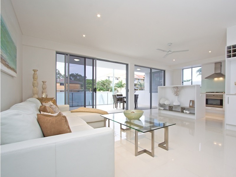 10 Tallebudgera Drive, Palm Beach QLD 4221