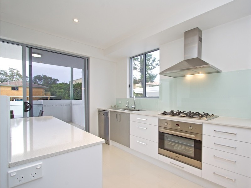 10 Tallebudgera Drive, Palm Beach QLD 4221