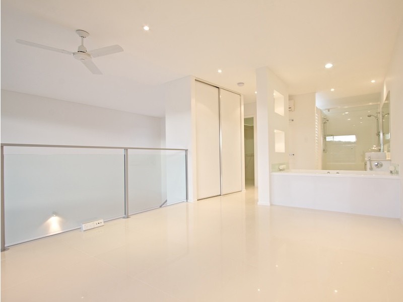 10 Tallebudgera Drive, Palm Beach QLD 4221