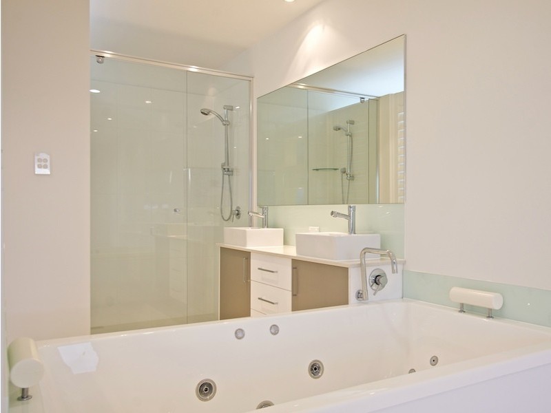 10 Tallebudgera Drive, Palm Beach QLD 4221