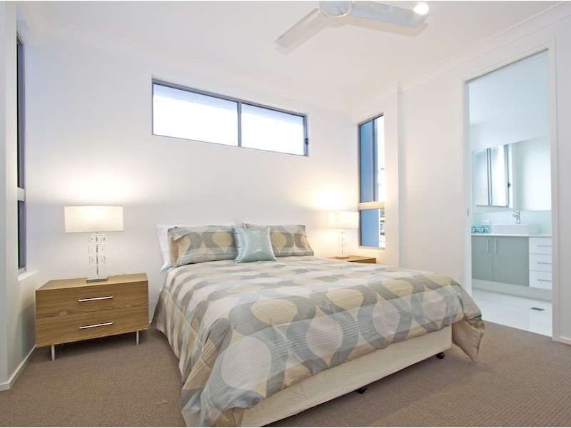 10 Tallebudgera Drive, Palm Beach QLD 4221