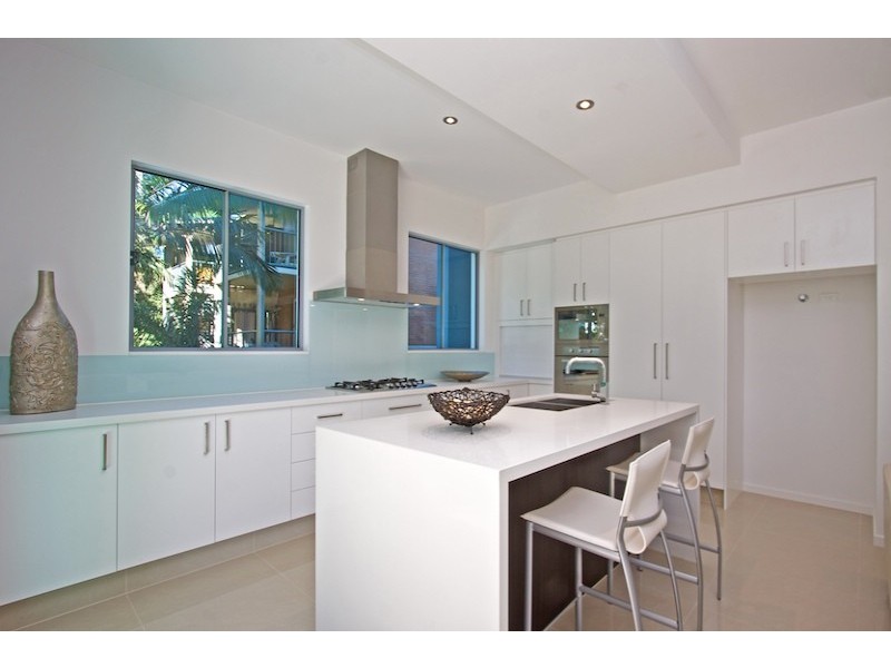 Unit 2 9 South Street, Kirra QLD 4225