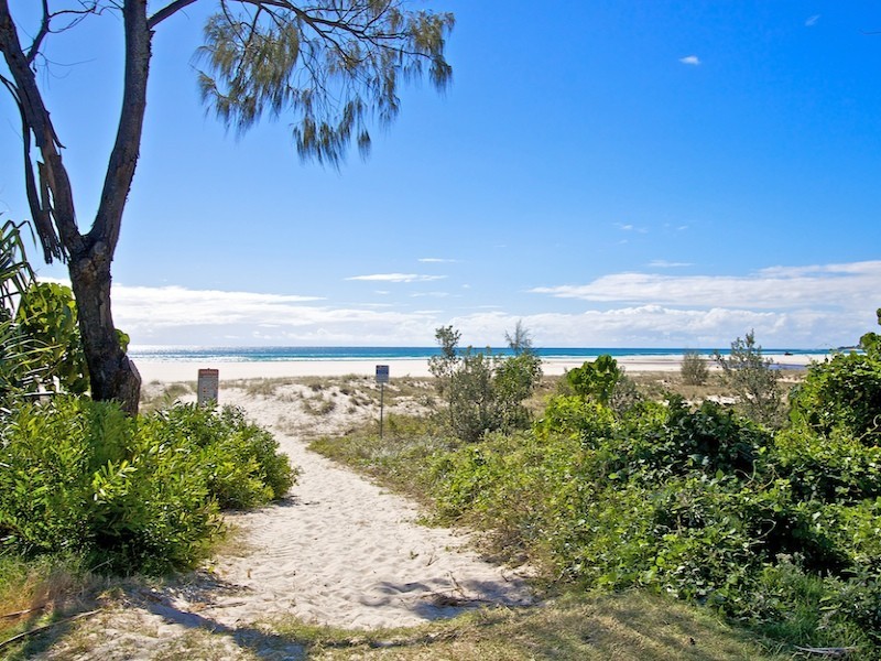 2 7  Douglas Street, Kirra QLD 4225