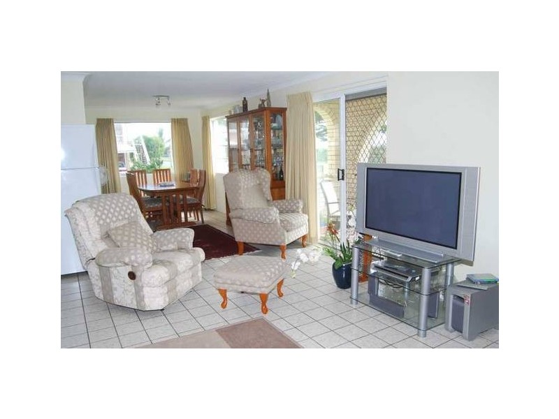 2 220 Pacific Parade, Bilinga QLD 4225