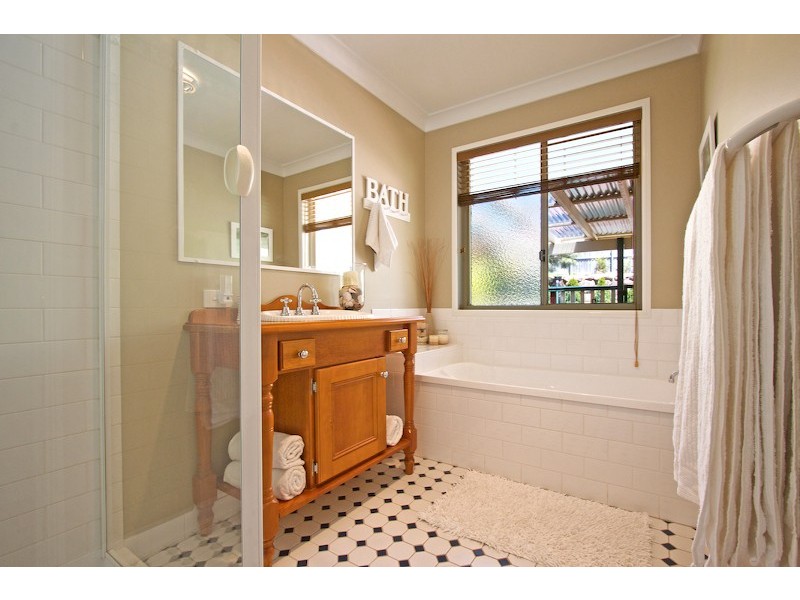 4 Daintree Close, Banora Point NSW 2486