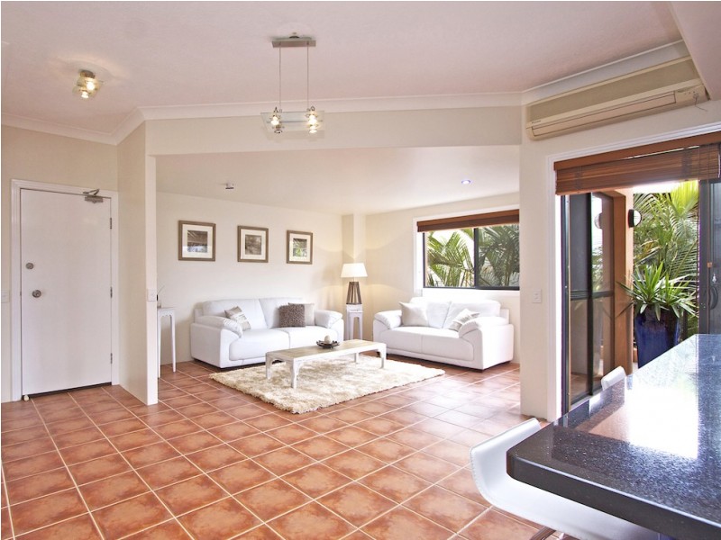 2 38 Tweed Street, Coolangatta QLD 4225
