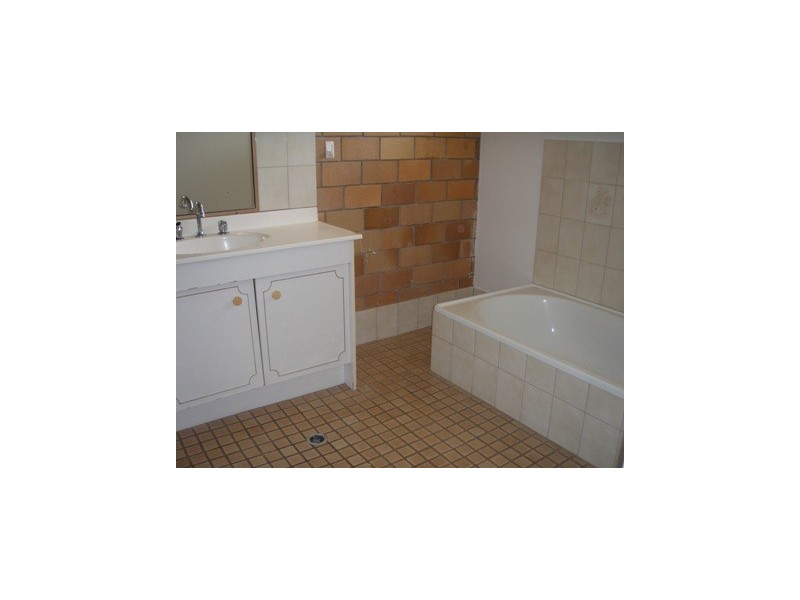 Unit 2 10 Honeysuckle Street, Tweed Heads West NSW 2485