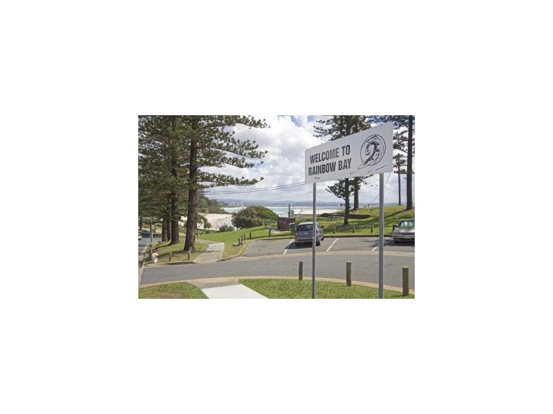17 Petrie Street, Rainbow Bay QLD 4225
