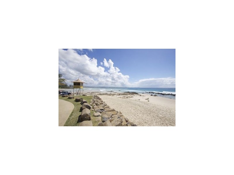 17 Petrie Street, Rainbow Bay QLD 4225