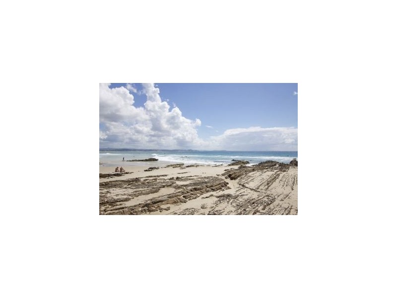 17 Petrie Street, Rainbow Bay QLD 4225