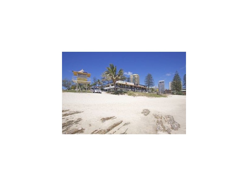 17 Petrie Street, Rainbow Bay QLD 4225