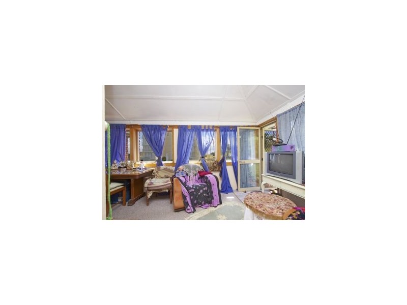 17 Petrie Street, Rainbow Bay QLD 4225