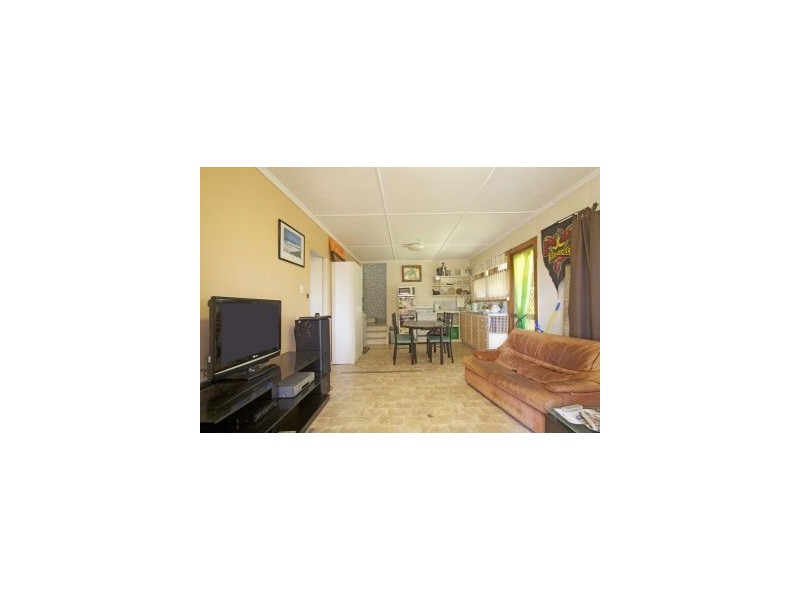 17 Petrie Street, Rainbow Bay QLD 4225