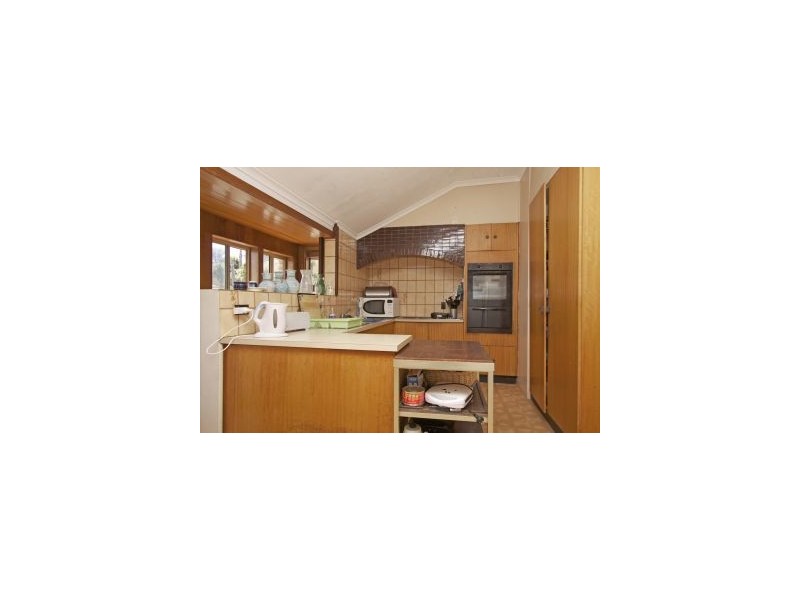 17 Petrie Street, Rainbow Bay QLD 4225