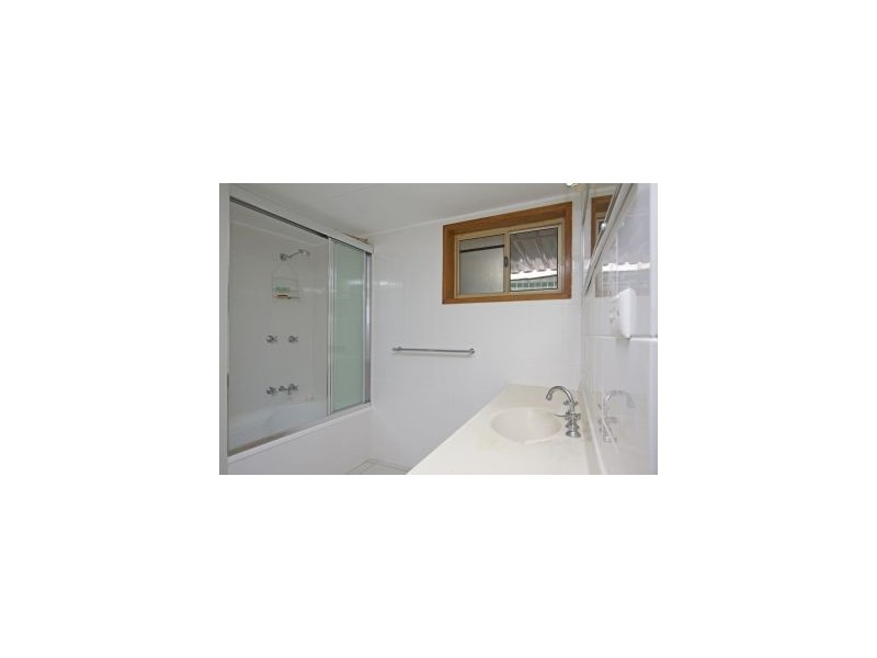 17 Petrie Street, Rainbow Bay QLD 4225