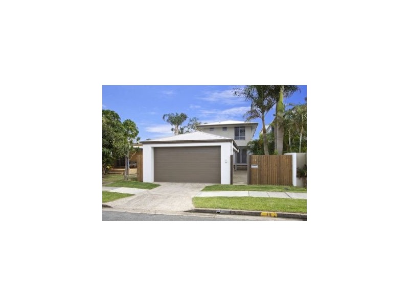 19 Twenty Seventh Avenue, Palm Beach QLD 4221