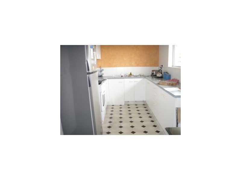 6 13 Churchill, Kirra QLD 4225